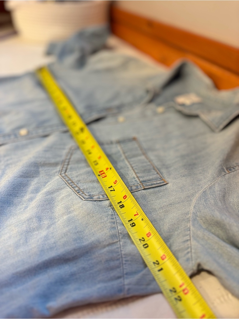 J.Crew Denim Perfect Fit Chambray Button-Down Shirt 100% Cotton Women's Large - Picture 6 of 7